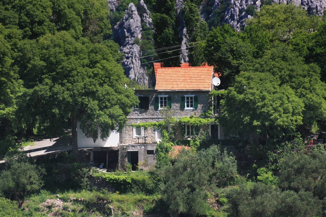 Ganze Wohnung, 1-Zimmer-Ferienwohnung mit Terrasse und Meerblick Slime, Omis -a in Slime, Dalmatinisches Zagora