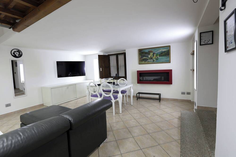 Hel lejlighed, Loft Piazza Cavour Vercelli- Private Entrance Central to Milan Turin in Centro (Vercelli), Vercelli