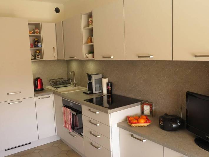 Gîte pour 4 personnes, avec terrasse et piscine dans Plage La Favière - 3