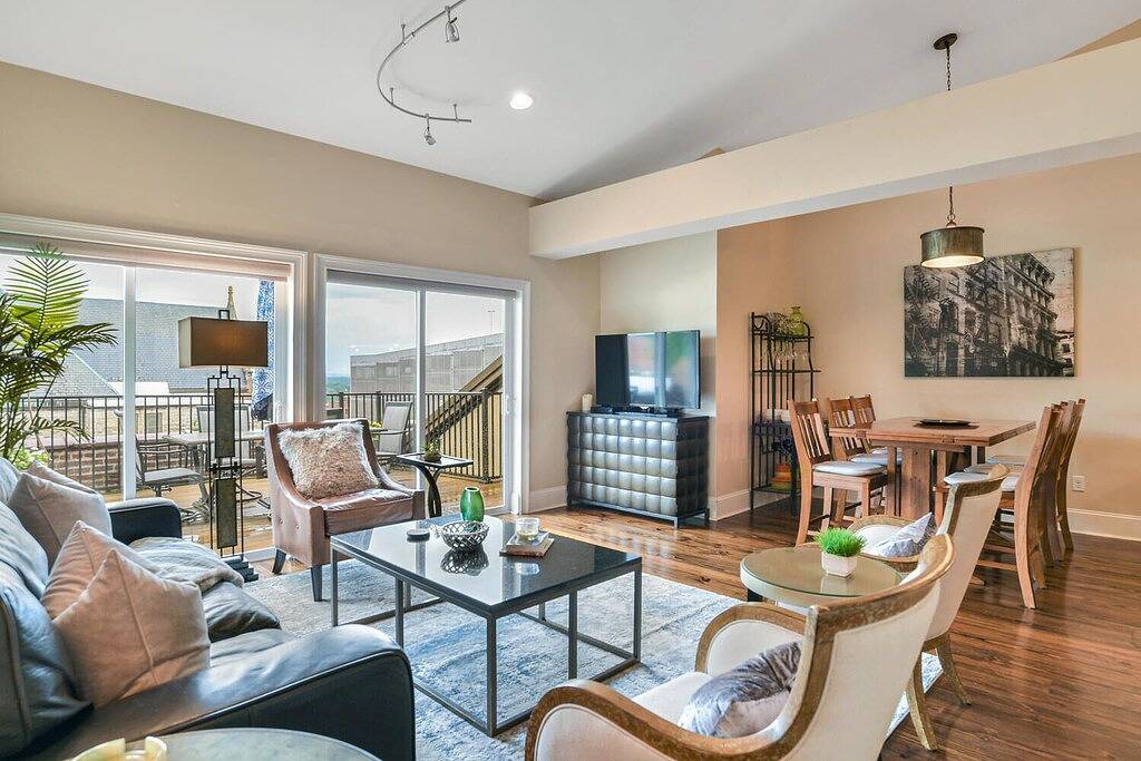 Ganze Wohnung, Historic S&W Building Condo with Private 50 ft Terrace in Blue Ridge Parkway, Asheville