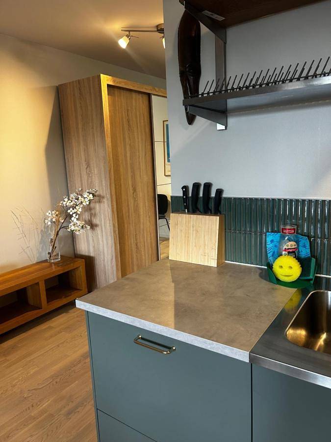 Hel lägenhet, Newly built bright apartment, close to everything If you want to visit Stockholm, you will find the perfect accommodation here! Ferry line 80 makes it very convenient and easy to get to the city center in Nacka, Svenska Östersjön