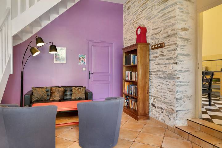 Entire apartment, Apartment 'Gîte Du Jardin - Domaine Les Bois' with Wi-Fi in Sixt-sur-Aff, Redon region