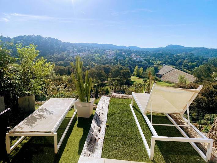 Villa pour 6 personnes, avec piscine ainsi que vue et jardin