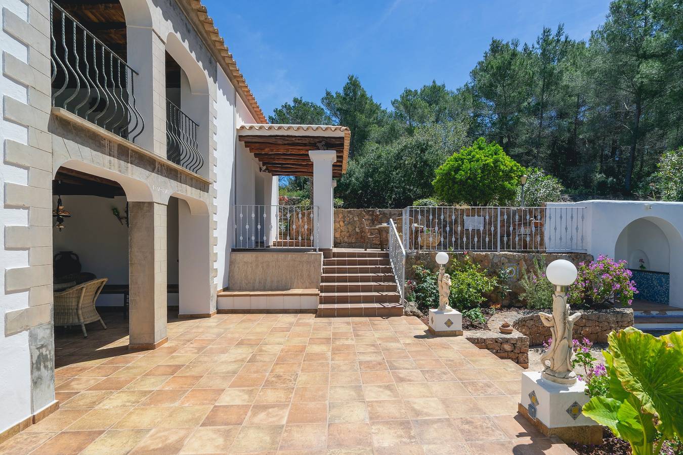 Schönes Anwesen mit Bergblick, Pool, Wlan und Klimaanlage in Santa Eulària des Riu, Ibiza Osten
