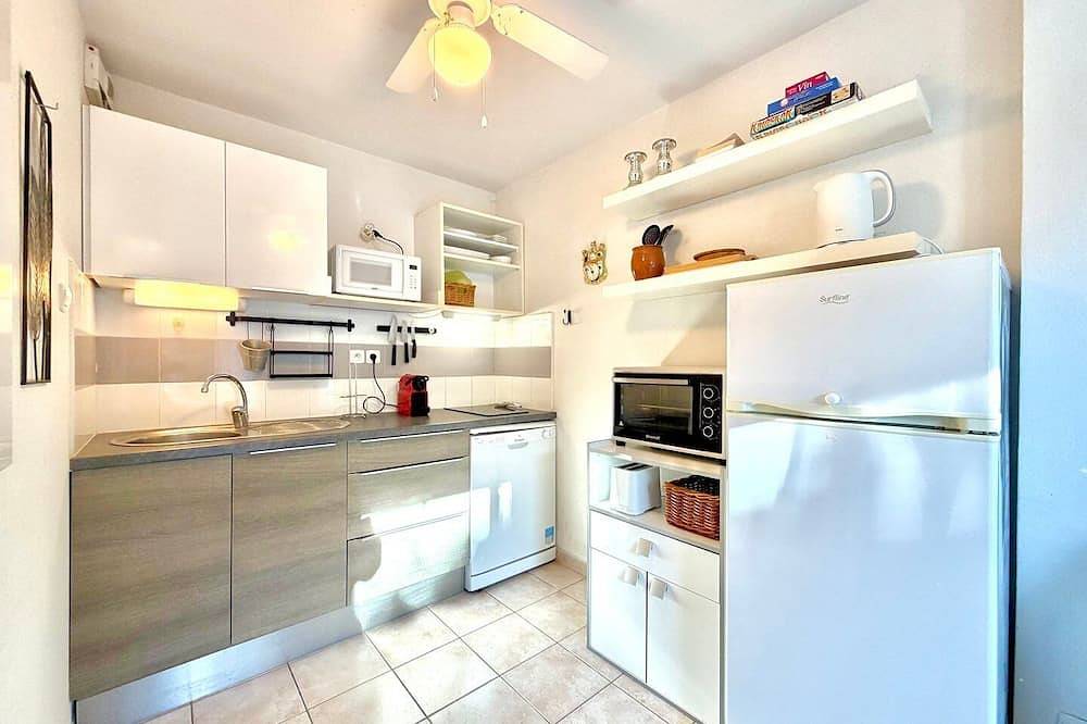 Entire apartment, L’Instant Douceur, 2 guests, Pool in Calvisson in Calvisson, Mediterranean Coast (France)