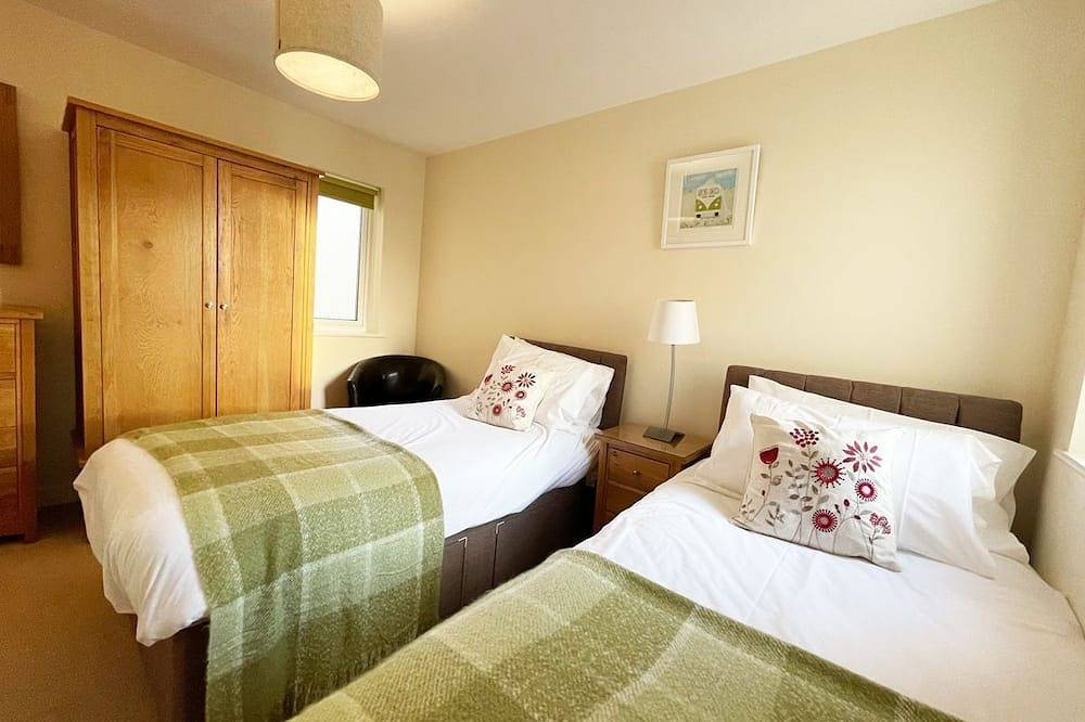 Entire apartment, Beautiful Porth beach front 3 bedroom apartment in Porth, Newquay