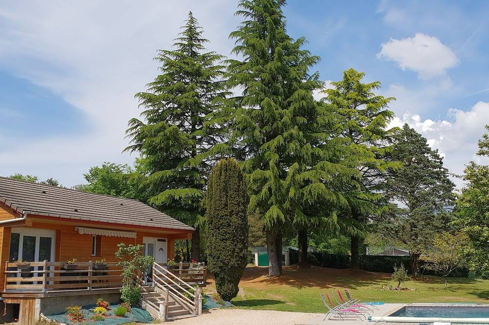 Chalet privé classé 4* piscine chauffée, au Lac de Miel in Beynat, Région de Brive-la-Gaillarde