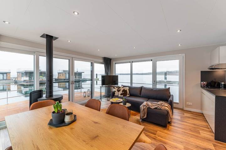 Hausboot für 6 Personen, mit Seeblick und Terrasse in Sachsen - 3