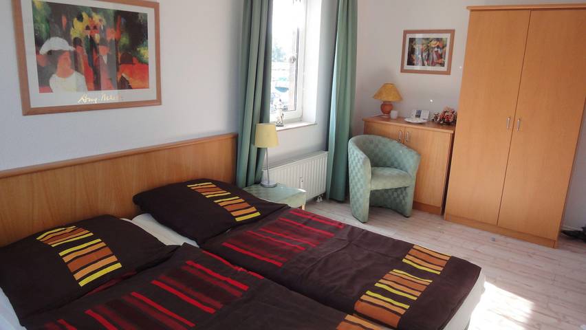 Ferienwohnung für 4 Personen, mit Seeblick und Balkon sowie Garten in Ueckermünde - 3