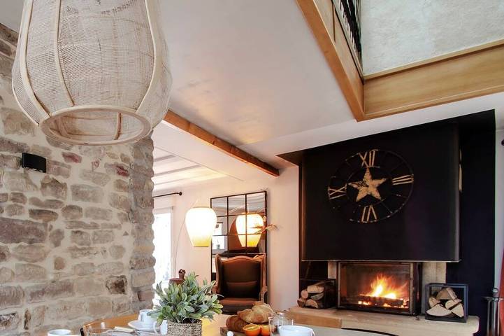 Gîte pour 14 personnes, avec jardin dans Harol