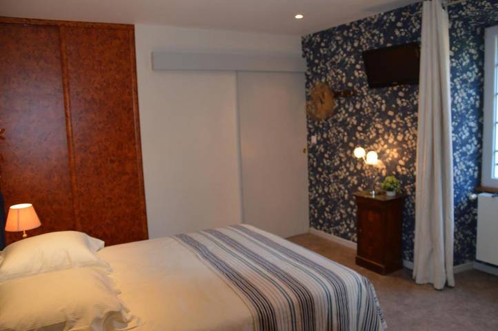 Chambre d’hôte pour 2 personnes, avec jardin ainsi que vue et piscine dans le Doubs - 3