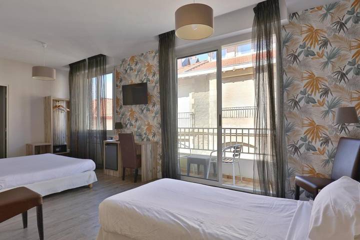 Hôtel pour 2 personnes, avec Balcon ainsi que Terrasse et Vue dans Le rocher de la Vierge