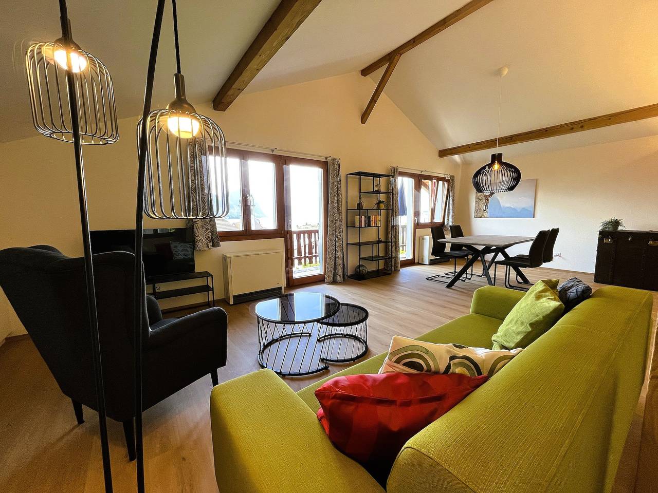 Ganze Ferienwohnung, Helle Dachwohnung im Chalet Bärgblick in Vitznau, Vierwaldstättersee