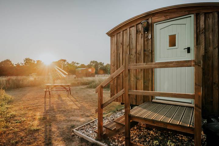 Honeysuckle Farm Hut 1 - Suffolk Farm Holidays in Suffolk