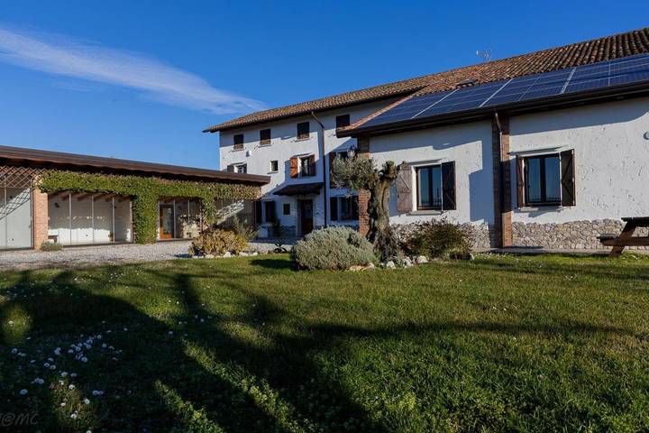 Casa vacanza, con Balcone e Terrazza nonché Giardino e Panorama a Codroipo