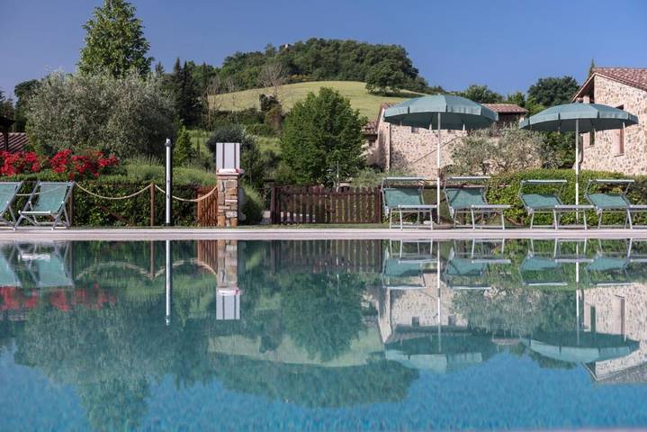 Apartahotel para 4 personas, con sauna y piscina para niños además de jardín y piscina en Toscana