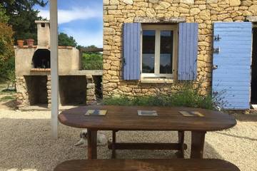 Gîte pour 4 personnes, avec vue et jardin à Pertuis