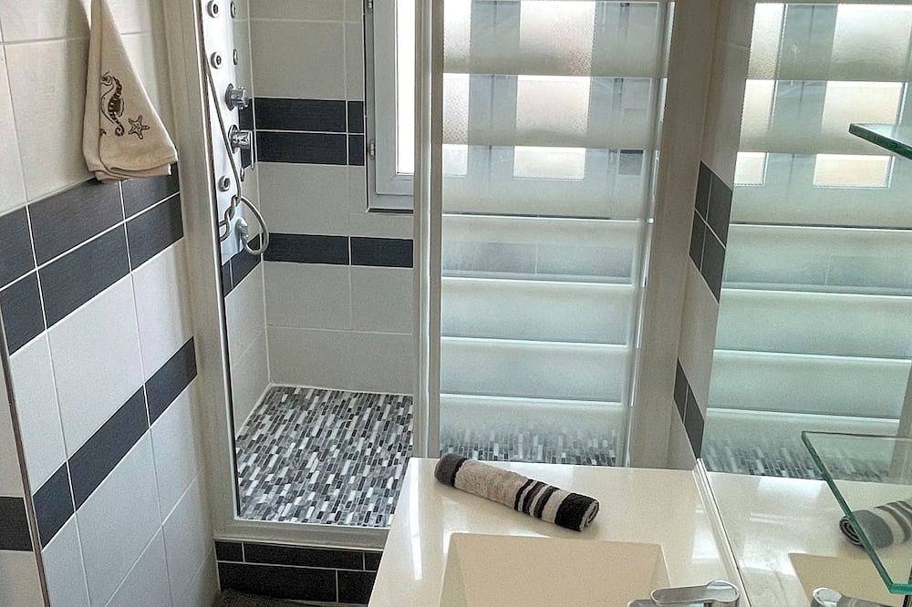 Apartamento entero, 2-room duplex apartment in Chaville: Havre de Paix between Paris and Versailles in Chaville, Altos del Sena