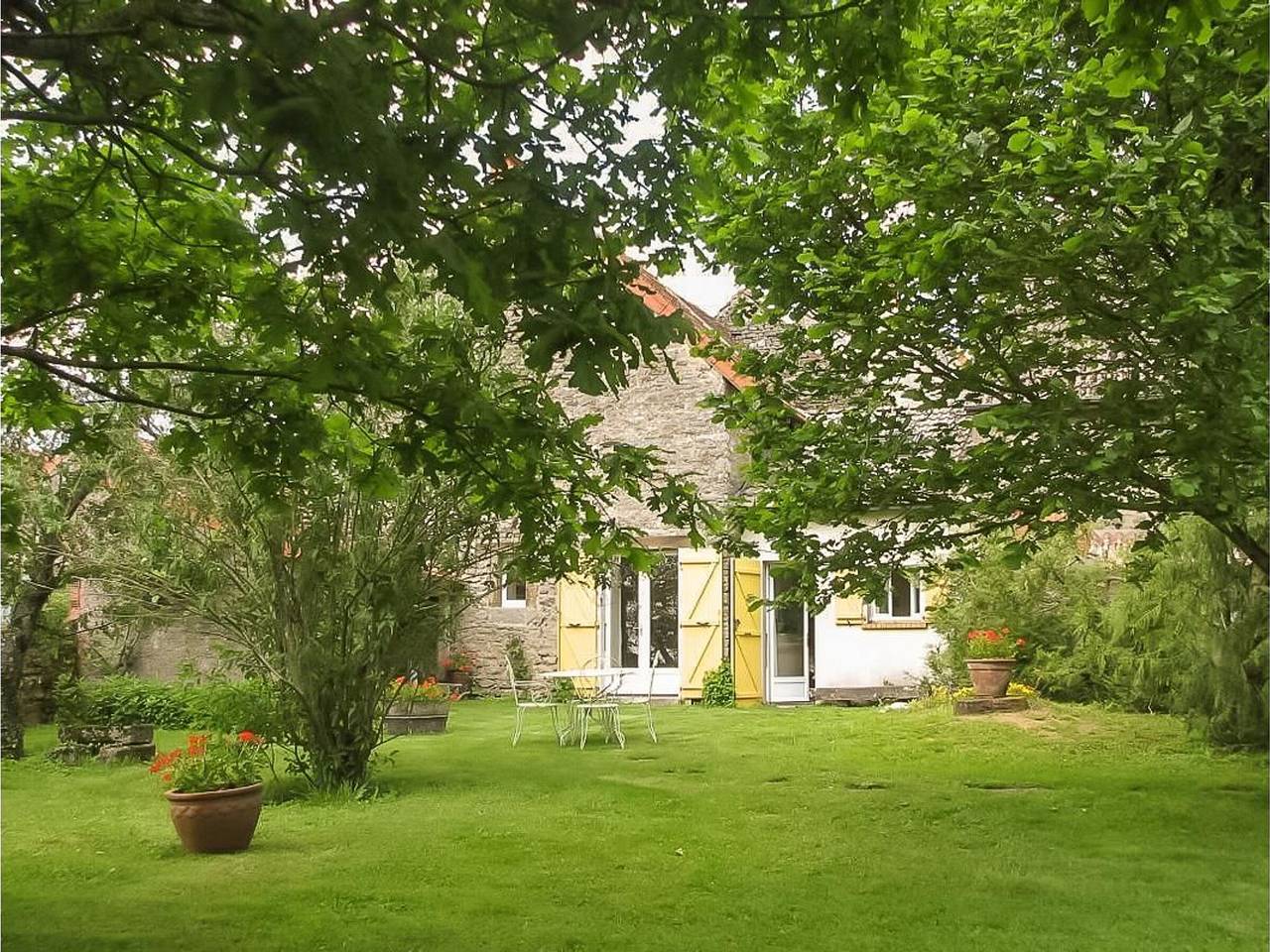 Renoviertes Haus mit Gemeinschaftsgarten, Kamin und Parkplatz in Ivry-en-Montagne, Beaune und Umgebung