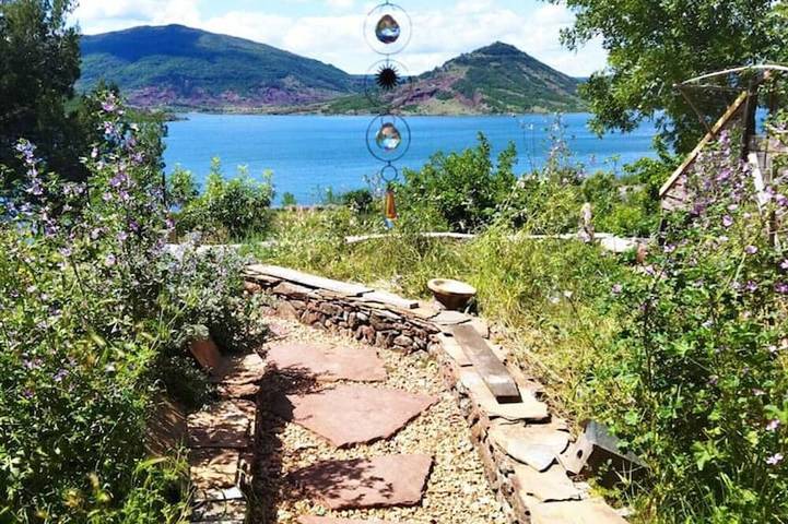 Gîte pour 5 personnes, avec jardin dans Lac du Salagou