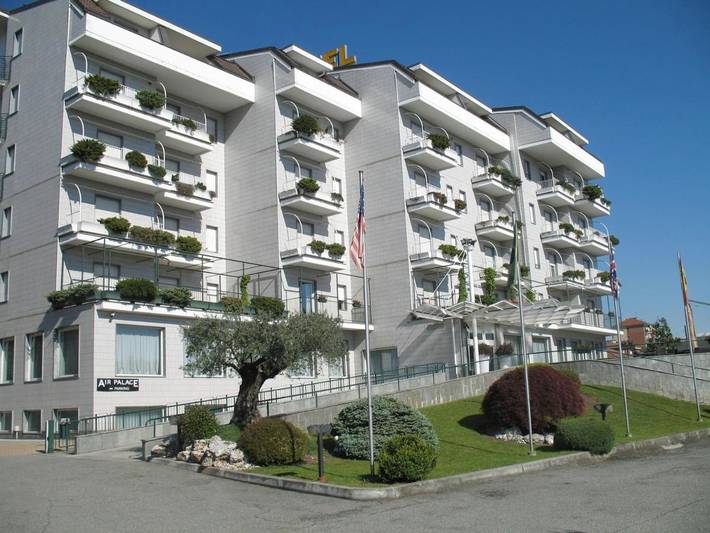 Appartamento per 3 persone, con Balcone e Terrazza nonché Idromassaggio e Giardino a Leini