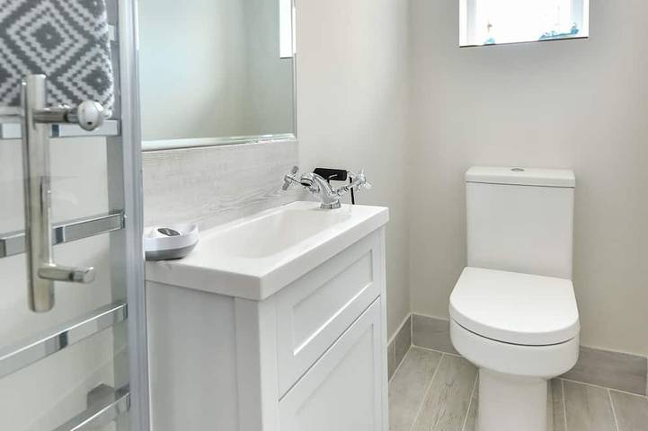 Beautifully refurbished holiday home in the centre of Abersoch with parking. in Abersoch, Gwynedd