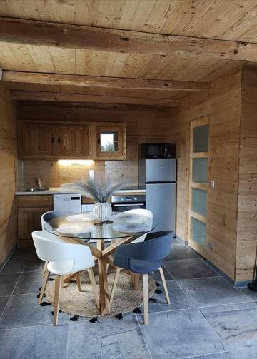 Location de vacances pour 4 personnes, avec jardin et sauna ainsi que vue et terrasse à Saint-Laurent-en-Grandvaux