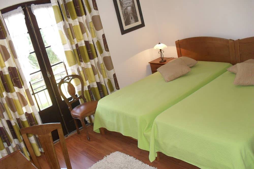 Casa San Bernardo -2Pisos7Quartos 2/16 Pax- neben dem Kloster und in der Nähe von den Stränden in Alcobaça e Vestiaria, Leiria District