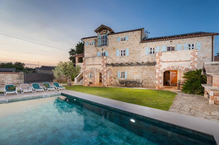 Villa for 10 personer, med Balkon/Terrasse og Have samt Pool i Kroatien