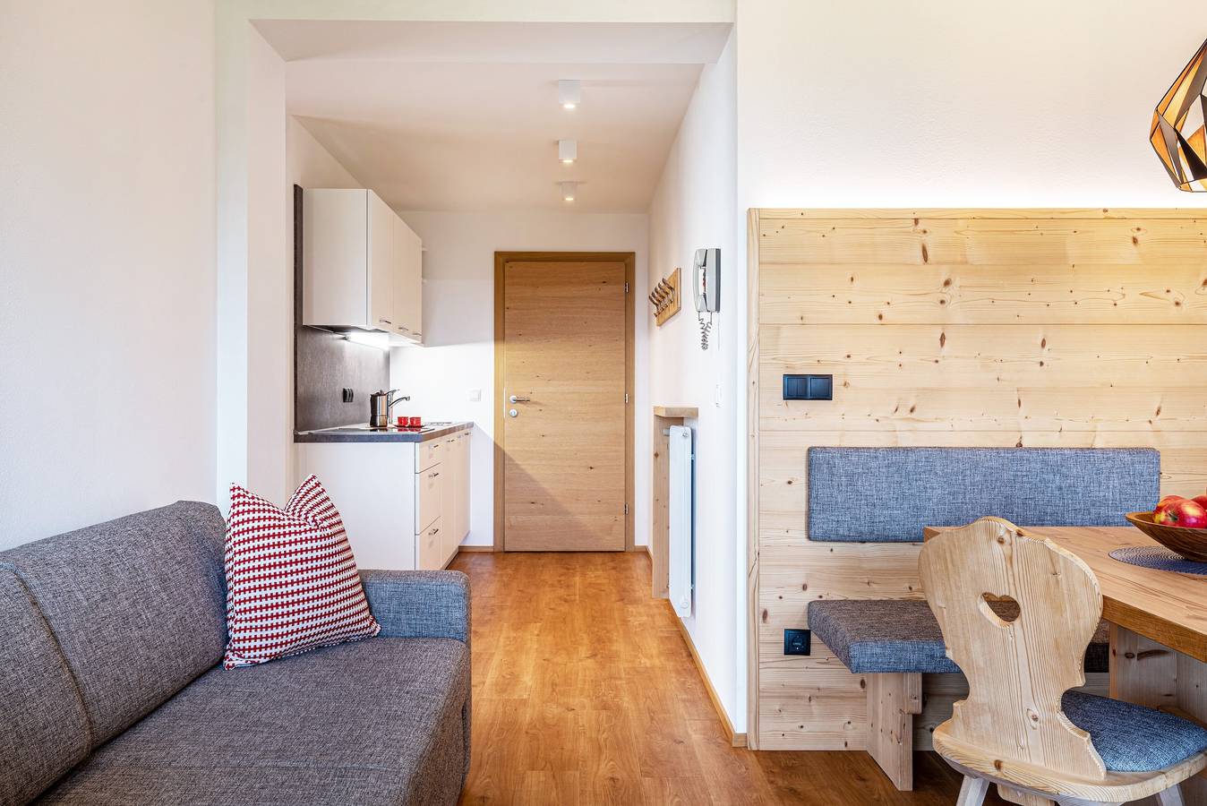 Ganze Wohnung, Apartment "Haus Lohengrin - Ferienwohnung 4" mit Bergblick, Wlan, Balkon und Garten in Seis am Schlern, Kastelruth