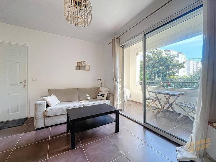 Gîte pour 4 personnes, avec terrasse dans Stade Vélodrome