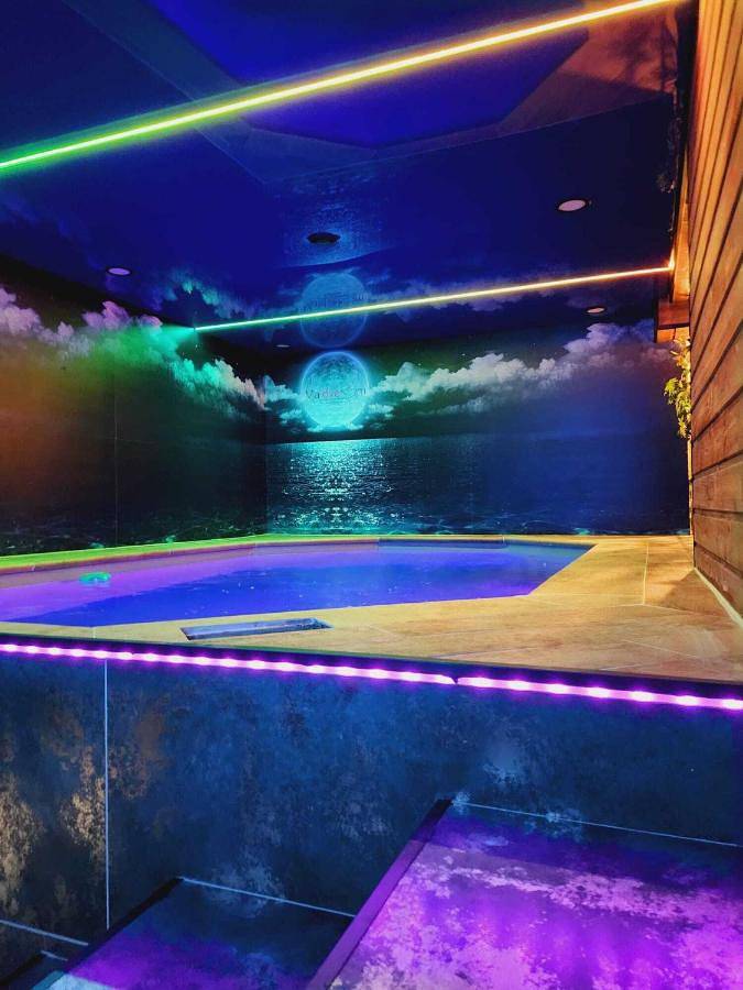 Gîte pour 2 personnes, avec piscine et jacuzzi ainsi que sauna et terrasse à Beaucroissant - 3