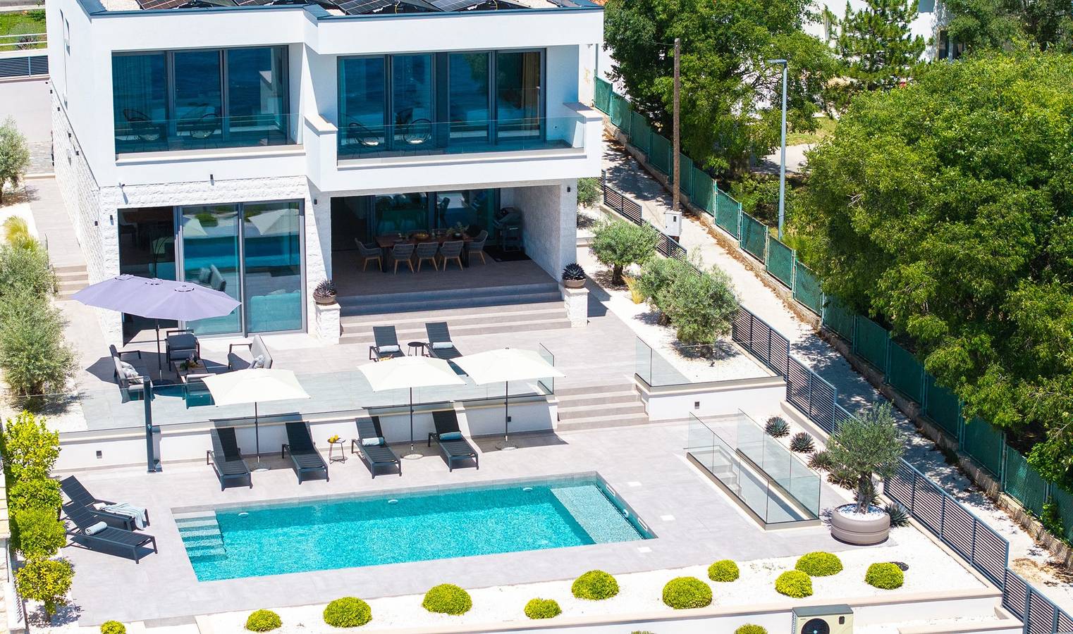 Beachfront Villa Luminara mit 4 Schlafzimmern, privatem Pool und Sauna in Trogir, Split-Dalmatien