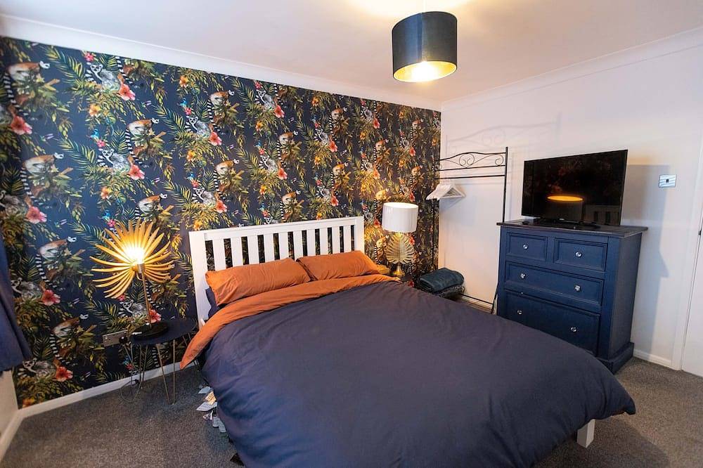 Quirky bungalow on coastal walk with distant sea views. Fully secure garden. in Herne Bay, Kent