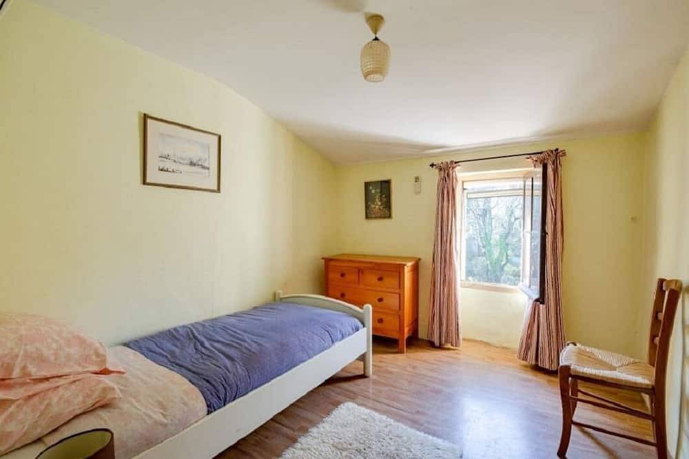 Domain of a farmhouse and a house to meet in Peymeinade, Cannes region