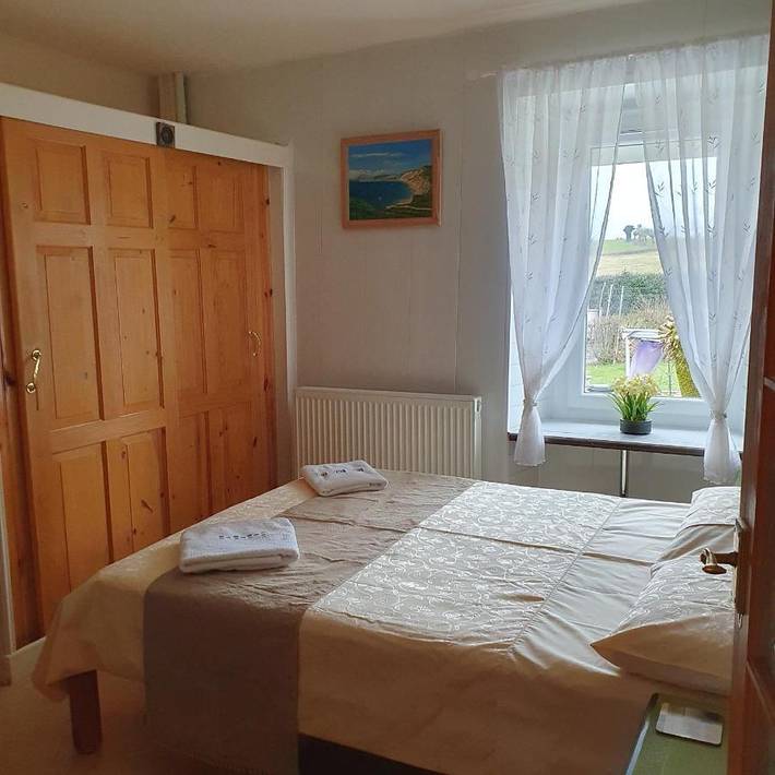 Location de vacances pour 2 personnes, avec Terrasse ainsi que Jardin et Vue à Auriac-Lagast