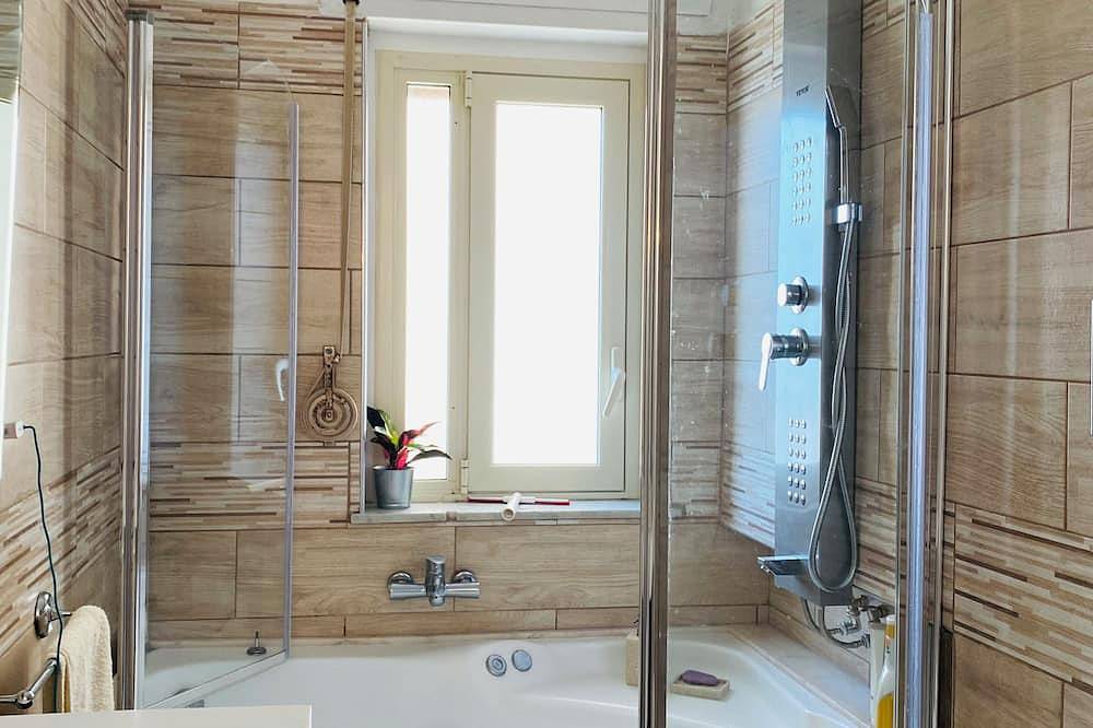 Entire apartment, Seafront apartment in the famous Cyclops Riviera suitable for families. in Aci Castello, Sicily