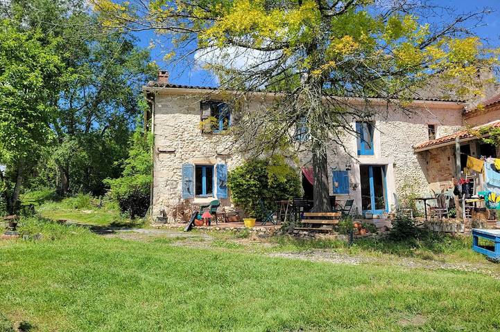 Location de vacances pour 6 personnes, avec jardin à Puycalvel
