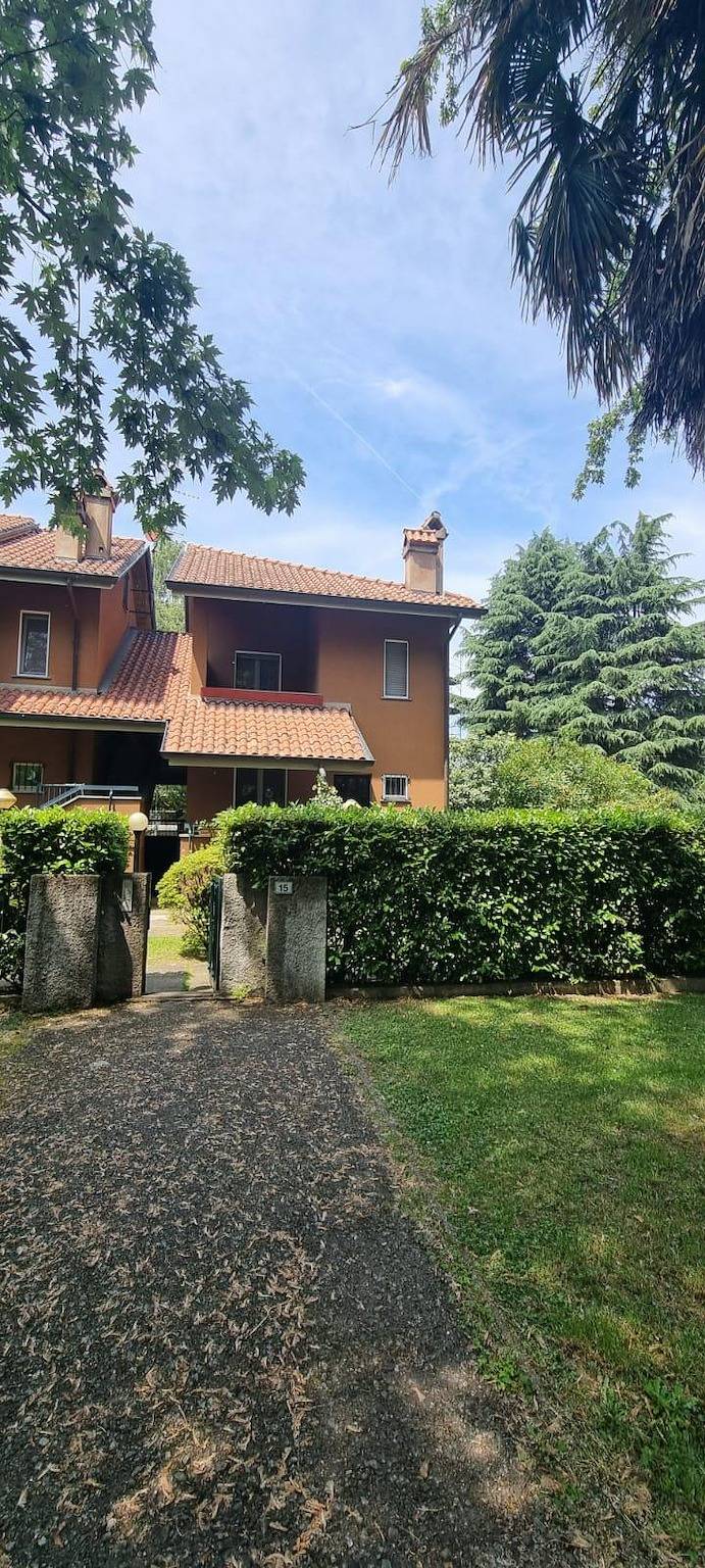 Nice terraced house near Lake Maggiore in Arona (Lago Maggiore), Commune de Arona