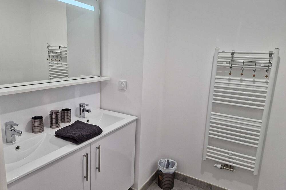 Apartamento entero, For rent furnished apartment Floirac 2 bedrooms secure residence private parking in Floirac, Región de Burdeos