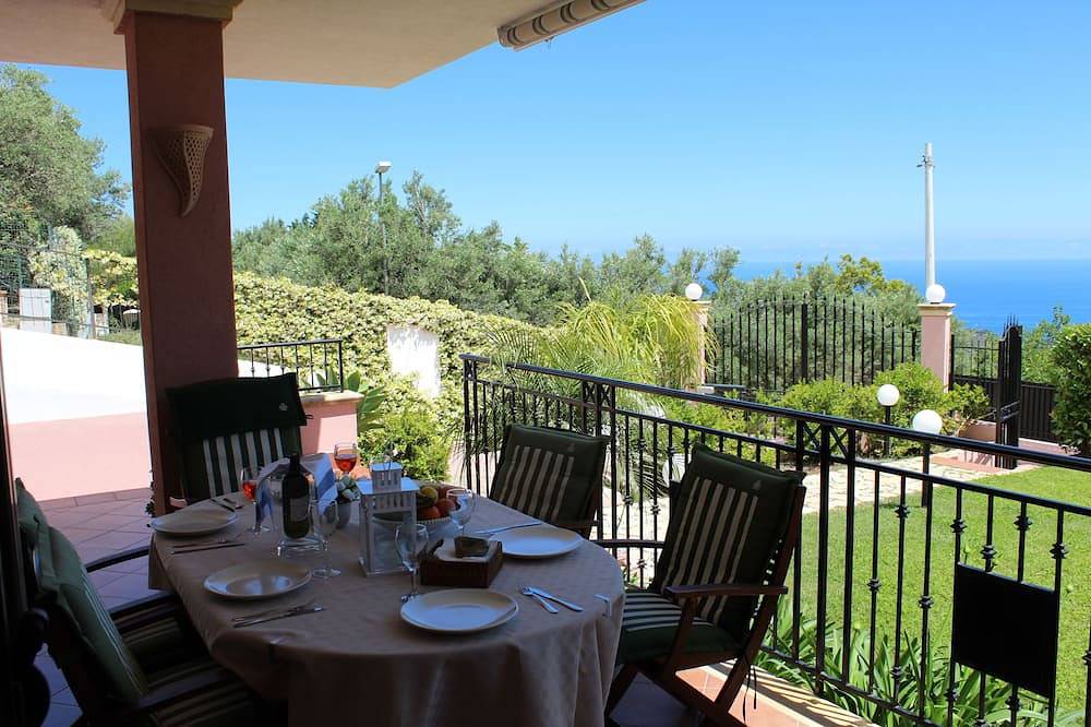 The villa you've always dreamed of just minutes from the sea.  in Trabia, Provincia de Palermo