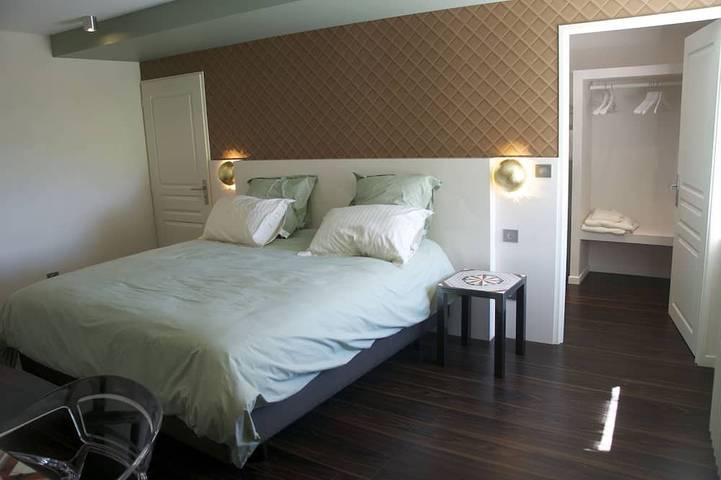 Location de vacances pour 8 personnes, avec terrasse ainsi que jardin et jacuzzi à Chatte (bateau) - 3