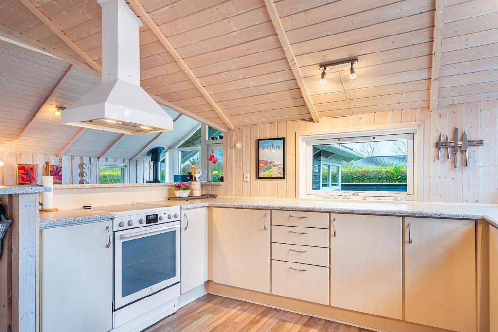 Ferienhaus mit Sauna, Whirlpool und eingezäuntem Grundstück in Bork Havn  in Bork Havn, Ringkøbing Fjord