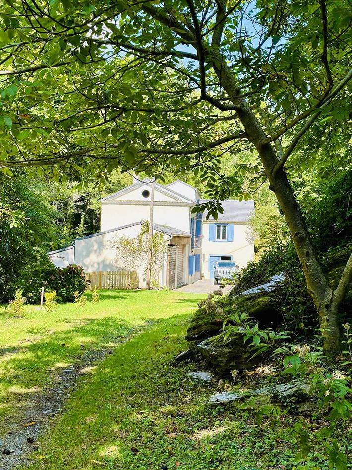 Gîte pour 6 personnes, avec jardin et jacuzzi à Caudebronde