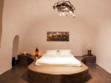 Vacation Rental for 6 Guests in Megalochori, Santorini, Picture 2