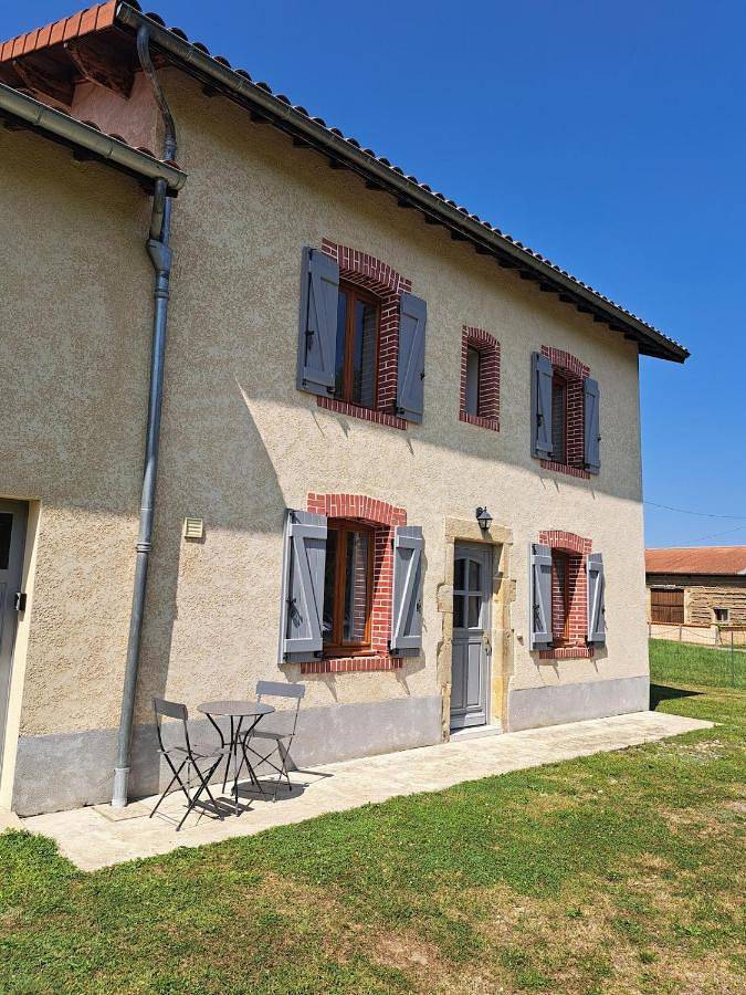 Location de vacances pour 5 personnes, avec terrasse dans Crevant-Laveine