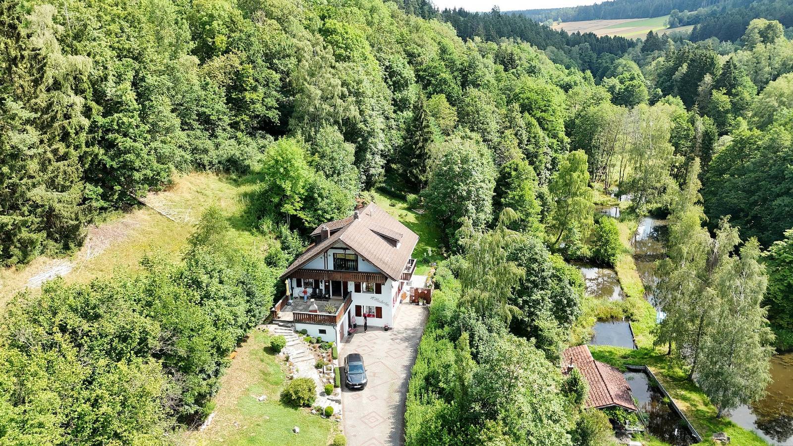 Cały apartament, Apartment 'Sankt Hubertus' – Nature Retreat with Large Terrace, Balcony & Wi-Fi in Bad Berneck im Fichtelgebirge, Frankenalb