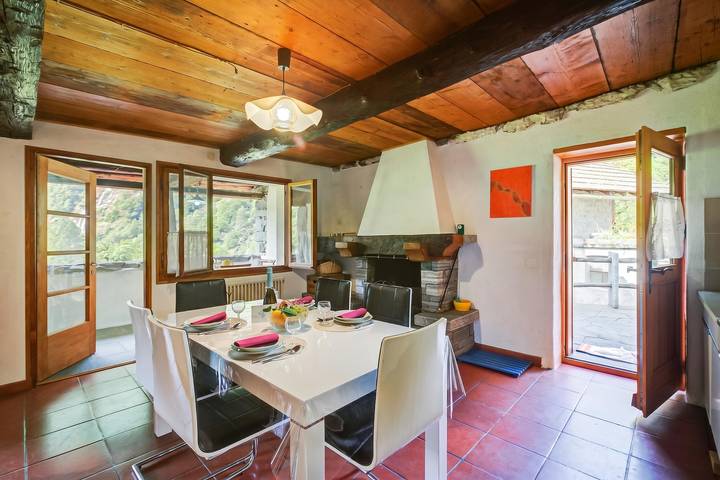 Chalet für 4 Personen, mit Terrasse, mit Haustier in der Schweiz - 2