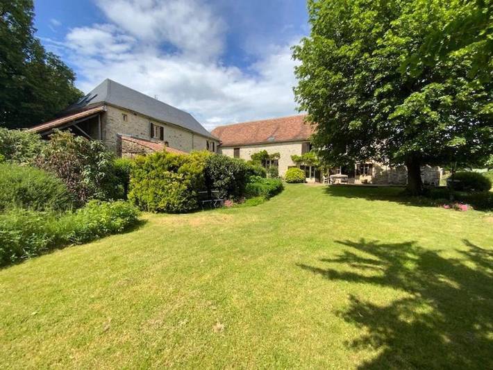 Gîte pour 5 personnes, avec piscine et jardin ainsi que terrasse et vue, animaux acceptés à Génis