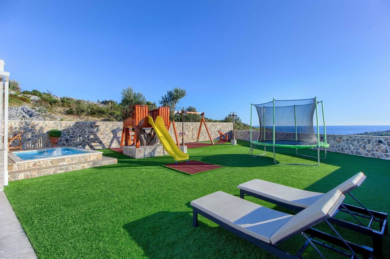 Villa Grand View - 7 Schlafzimmer, privater Pool, Whirlpool, Spielplatz und Strände in der Nähe in Razanj, Šibenik-Knin